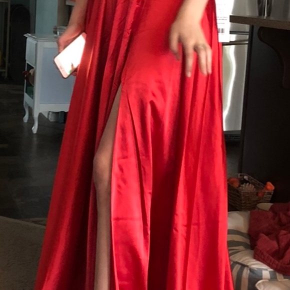 Woman’s dress - Picture 3 of 5